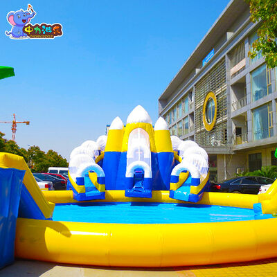 Buen precio Deslizamientos de castillo flotante a prueba de agua para parque acuático en línea